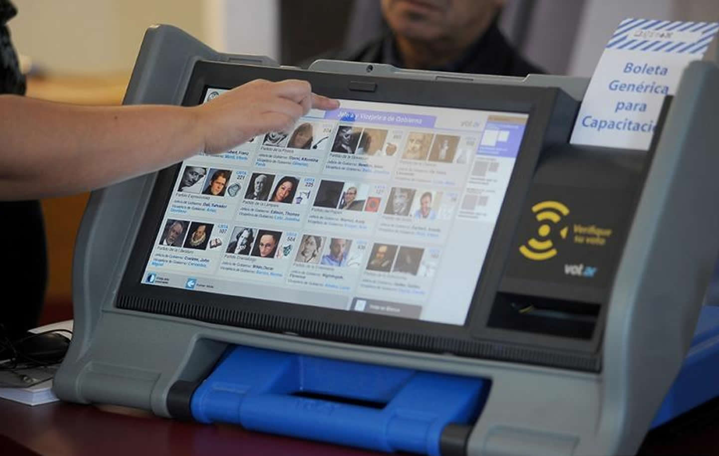 A un mes de las elecciones porteñas, piden herramientas para practicar el voto digital