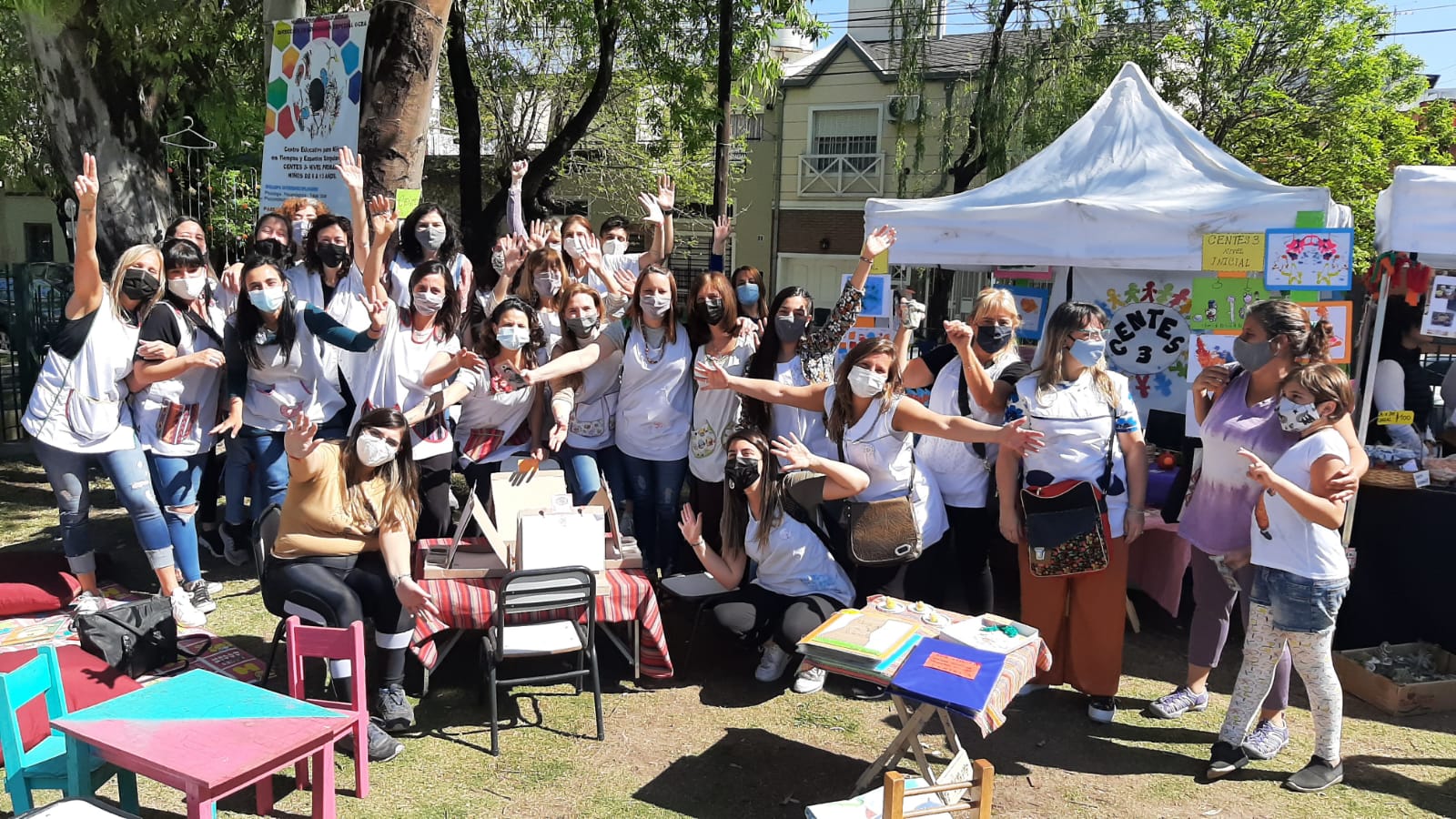 La plaza Las Toscaneras se vistió de fiesta, educación pública y solidaridad | Gran jornada organizada por las Cooperadoras de la Comuna 10