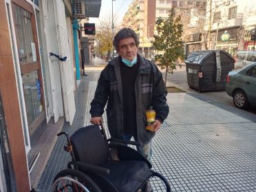 Un vecino de hierro | Rubén fue dado de alta y camina nuevamente por Monte Castro