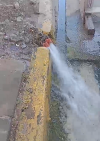 Monte Castro: alerta por una pérdida de agua potable que lleva más de 20 días