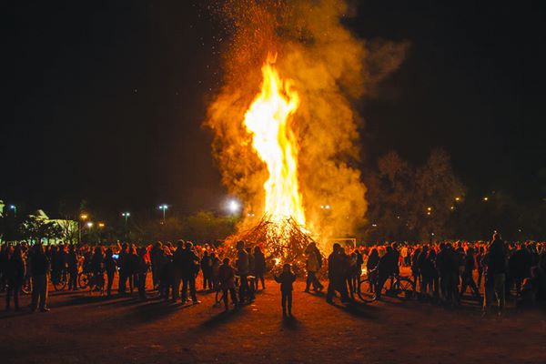 Se realiza la Fogata de Parque Avellaneda, una celebración popular a cielo abierto