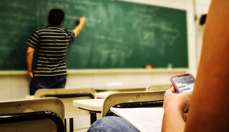 Sin celulares en el aula | Ciudad prohibió el uso de los dispositivos en las escuelas