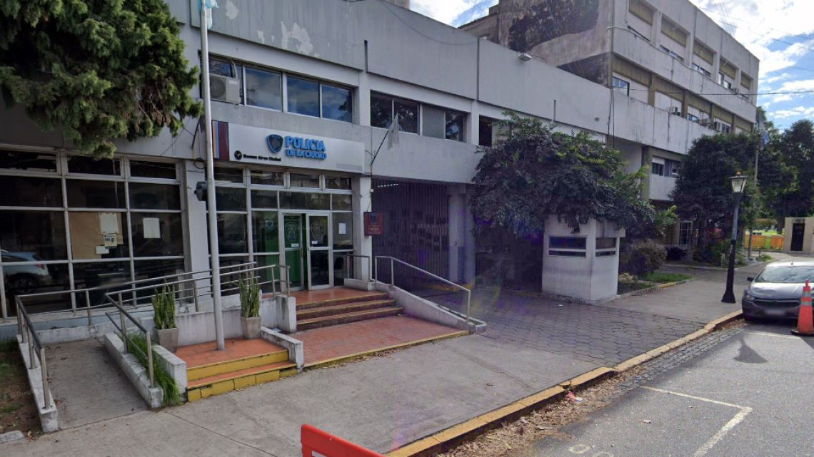 Versalles: Un cambio de comisarios pone en alerta a los vecinos