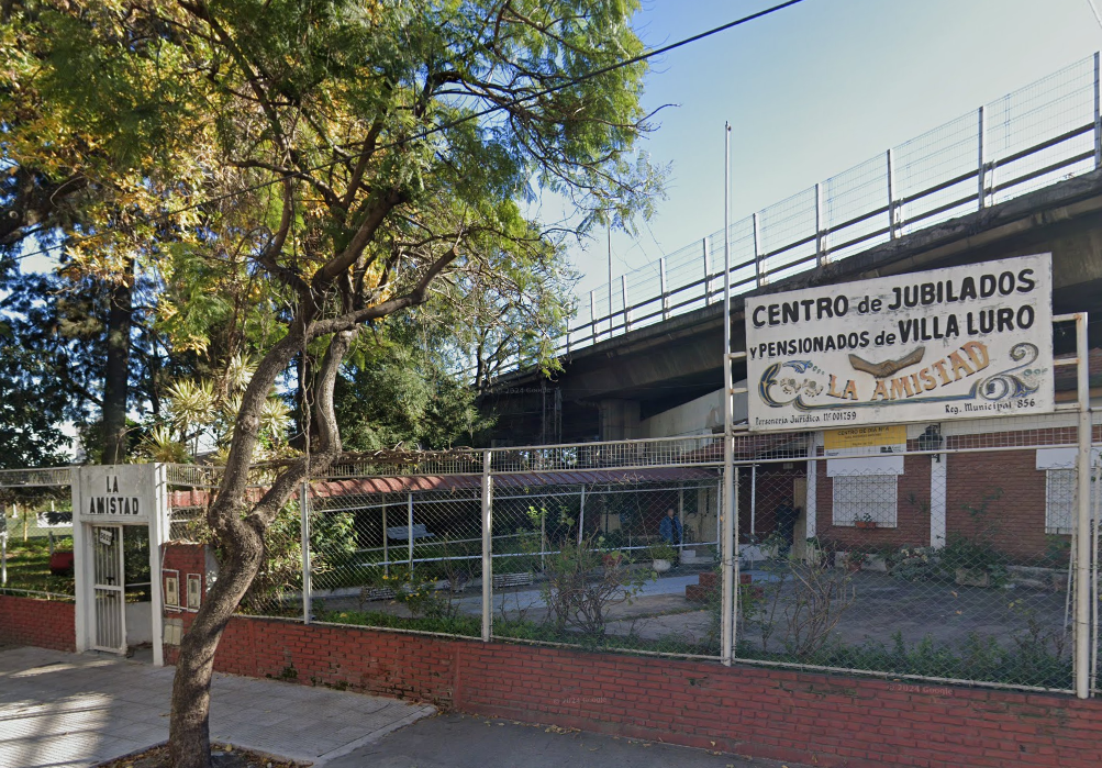 Una Feria de emprendedores busca revalorizar un centro de jubilados de Villa Luro