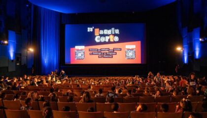 “Aprendé a desconectar” | La Ciudad invita a los estudiantes a reflexionar sobre los riesgos y consecuencias del uso excesivo de pantallas