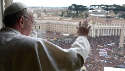 «En honor a su legado y a su incansable labor por la paz y la justicia» | Ciudad decretó un duelo de siete días por el fallecimiento del Papa Francisco