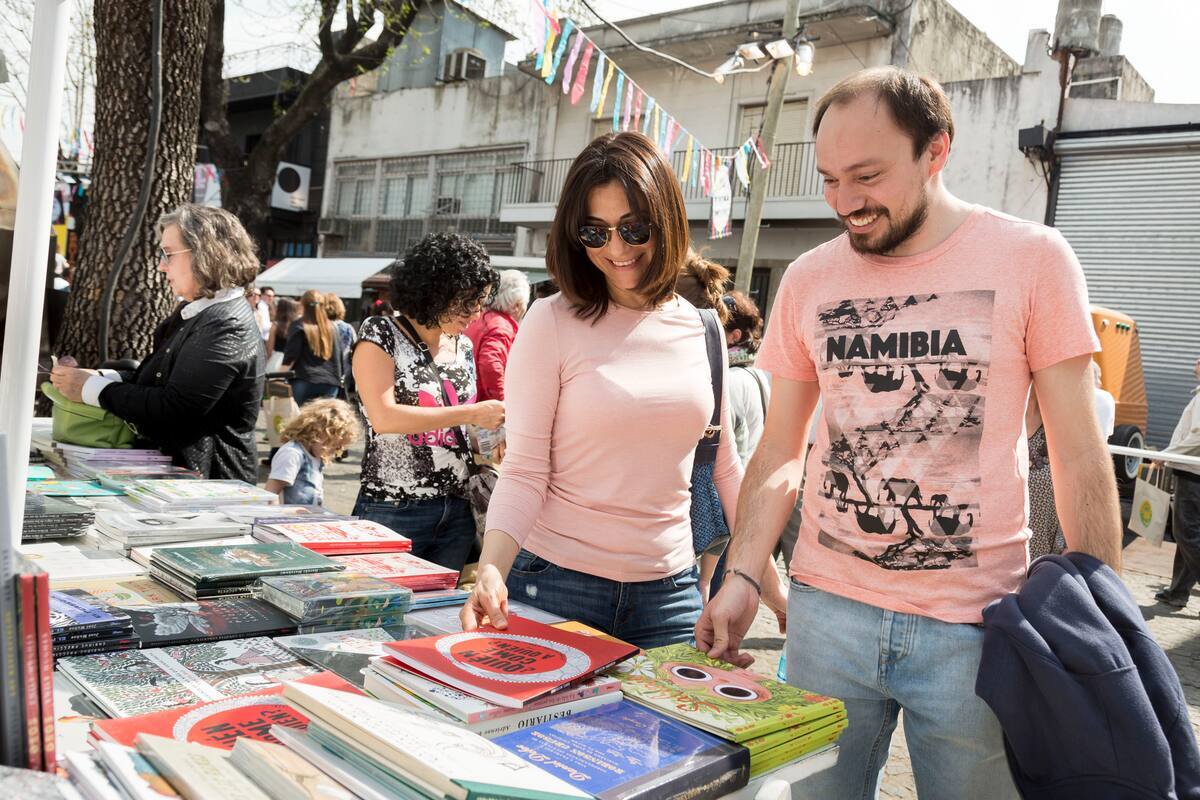 Una feria del libro en la comodidad del barrio de Floresta