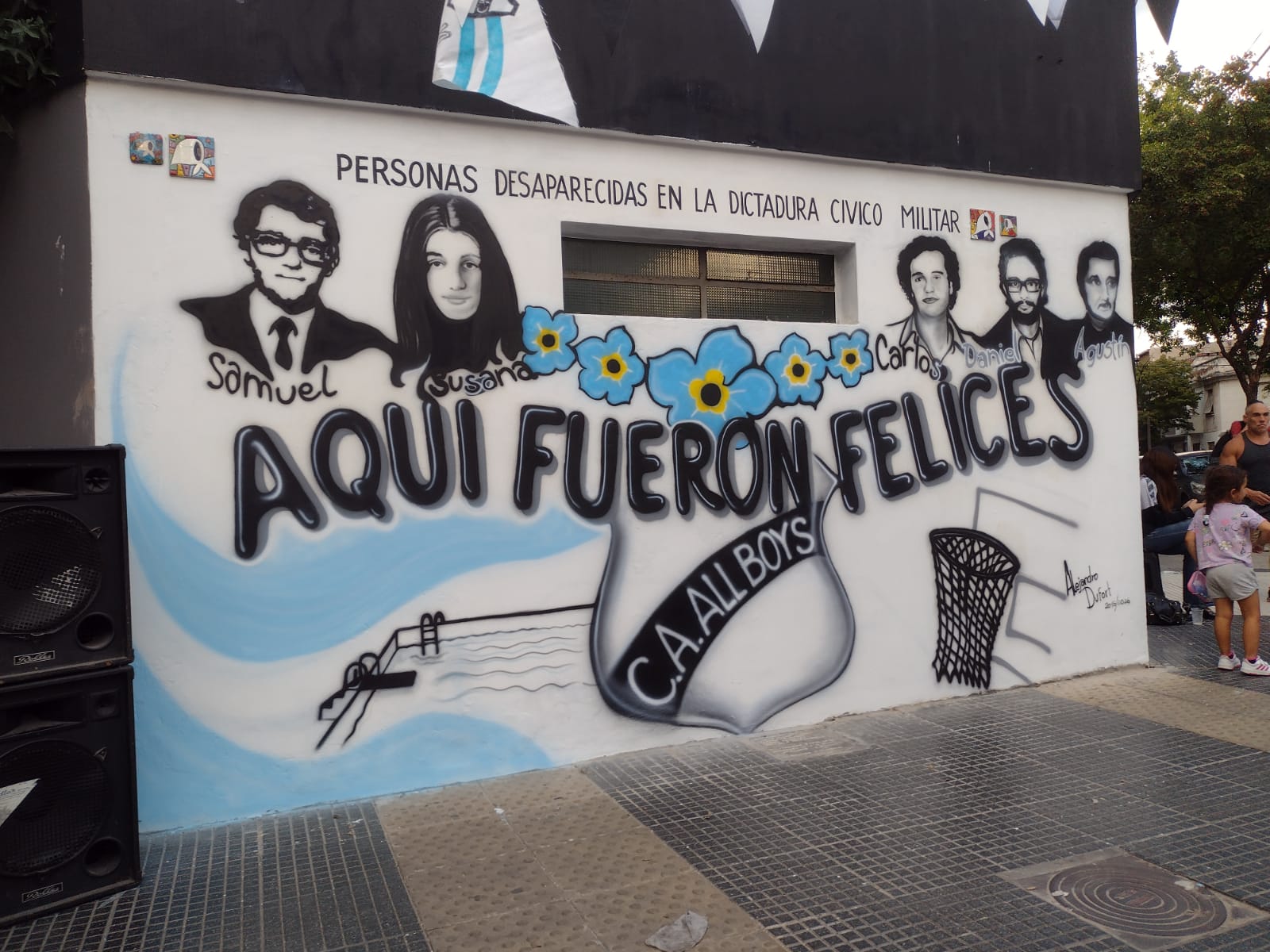 Memoria activa en Floresta | Con José Agustín Potenza, se completó el mural de los desaparecidos de All Boys