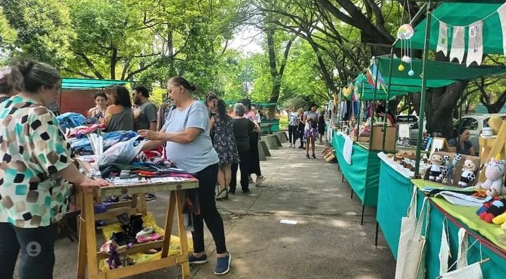 Un sábado a pura música en vivo y productos de emprendedores en Plaza Monte Castro