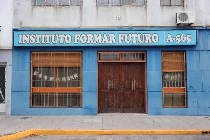 Sorpresivo cierre de un colegio de Villa Real dejó a más de 200 alumnos sin escuela