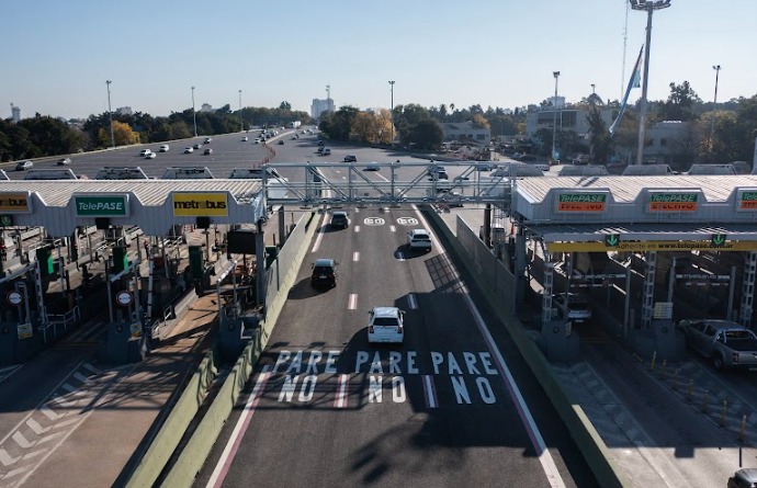 Parque Avellaneda: la Autopista Perito Moreno eliminó las cabinas y ya funciona con peaje sin barreras