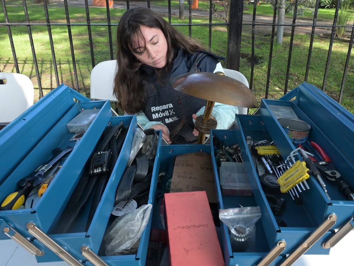Reparaciones gratuitas de celulares, electrodomésticos y libros en Plaza Don Bosco